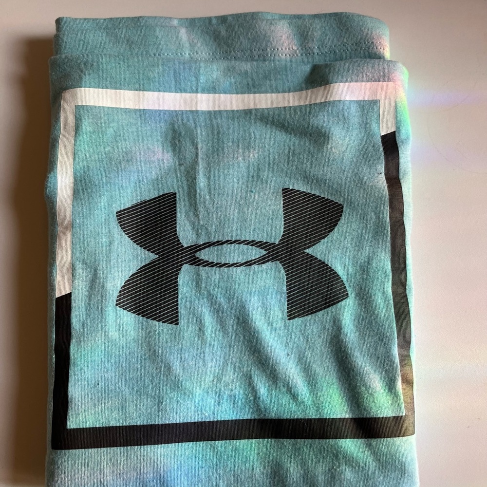 Sport t shirt.
